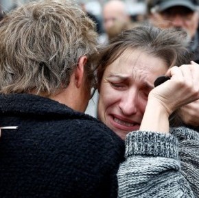 Μεσίστιες σημαίες, δάκρυα, θλίψη και οργή για το χαμό αθώων&nbsp;ανθρώπων