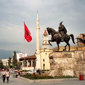 ΑΠΕΙΛΗΤΙΚΗ «ΦΩΛΙΑ» ΤΖΙΧΑΝΤΙΣΤΏΝ ΣΤΗΝ&nbsp;ΑΛΒΑΝΙΑ