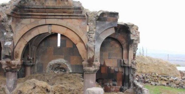 kars_ta_bin_yillik_manastir_samanlik_kilise_ise_ahir_olarak_kullaniliyor_h56903_e8aff