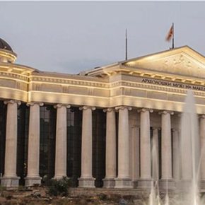 Νέα πρόκληση από τους Σκοπιανούς: Μετονόμασαν το αρχαιολογικό μουσείο σε παλάτι «Αλέξανδρος ο Μακεδόνας»Τοποθέτησαν πλακέτες με την νέα ονομασία στη γλώσσα τους και τα&nbsp;αγγλικά