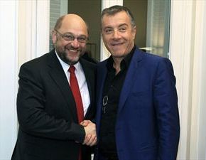 Συνάντηση Σουλτς – Θεοδωράκη για το&nbsp;προσφυγικό