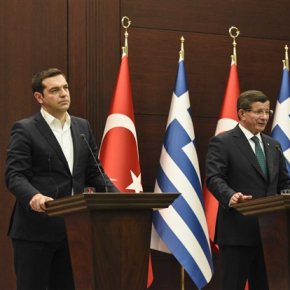 Θόλωσε περισσότερο το τοπίο στις ελληνοτουρκικές σχέσεις μετά την επίσκεψη Τσίπρα στην Αγκυρα Μόνο για τις περιπολίες έδειξε να ενδιαφέρεται ο Νταβούτογλου, που έθεσε δημοσίως θέμα ελληνικών παραβιάσεων στο Αιγαίο και ανακοίνωσε αιφνιδιαστικά τριμερή συνάντηση Ελλάδας-Τουρκίας-Γερμανίας