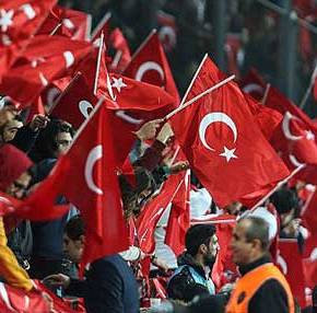 ΣΟΚ-Οι Κεμαλοναζι φιλαθλοι φωνάζαν «Οι μαρτυρες είναι αθάνατοι» για τους Τρομοκρατες του&nbsp;Παρισιού