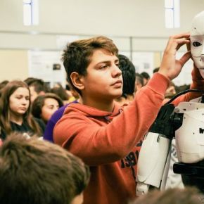 Ο 15χρόνος από την Καβάλα στον οποίο ‘υποκλίθηκαν’ Sr Stelios και ελληνική επιχειρηματική&nbsp;κοινότητα