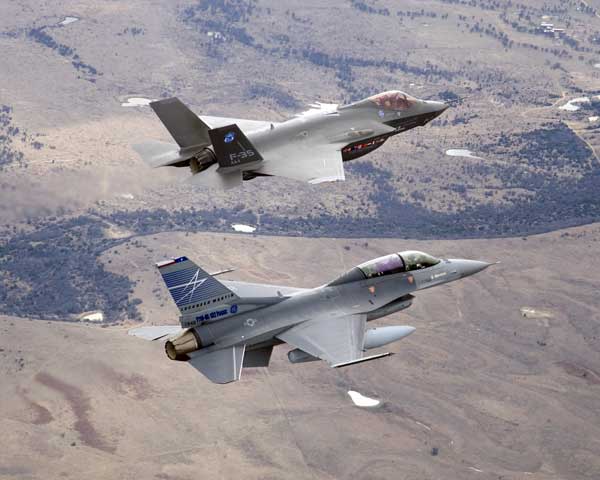 F-35_F-16_Chase_Plane 600x480