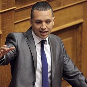 ΧΕΙΜΑΡΟΣ Ο ΚΑΣΙΔΙΑΡΗΣ ΣΤΗ ΒΟΥΛΗ ΠΕΤΑΞΕ ΤΟ ΕΓΓΡΑΦΟ ΣΤΑ ΜΟΥΤΡΑ ΤΟΥ&nbsp;ΜΟΥΖΑΛΑ