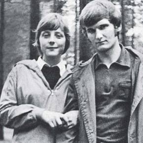 ΚΑΛΩΣ ΗΡΘΕΣ ΤΗΝ ΕΛΛΑΔΑ ΤΟΥ ΦΩΤΟΣ Κ. ΜΕΡΚΕΛ – ΕΔΩ ΘΑ ΣΠΑΣΕΤΕ ΤΑ ΜΟΥΤΡΑ&nbsp;ΣΑΣ»