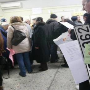 1.200.000 ιδιοκτήτες ΙΧ παρέδωσαν πινακίδες – Κατά χιλιάδες τις παραδίδουν στις ΔΟΥ για να γλυτώσουν τα&nbsp;τέλη