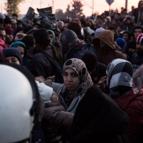 Πίσω στην Αθήνα οι πρόσφυγες μετά την επιχείρηση-«σκούπα» στην&nbsp;Ειδομένη