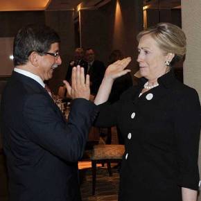 ΟΙ ΤΟΥΡΚΟΙ ΧΡΗΜΑΤΟΔΟΤΟΥΝ ΤΗΝ ΧΙΛΑΡΙ ΚΛΙΝΤΟΝ ΓΙΑ ΤΗΝ ΠΡΟΕΔΡΙΑ ΤΩΝ ΗΠΑ. ΕΜΕΙΣ ΤΙ&nbsp;;