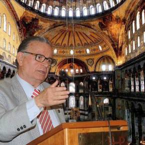 Σαράντος Καργάκος: »Ζωντανοί οι θρύλοι της Αγιά&nbsp;Σοφιάς»