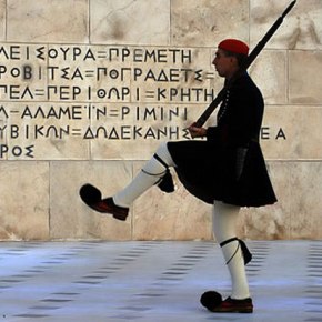 Το τσουχτερό κρύο δεν λύγισε τους εύζωνες – Ο τσολιάς που κάνει το γύρο του&nbsp;διαδικτύου!