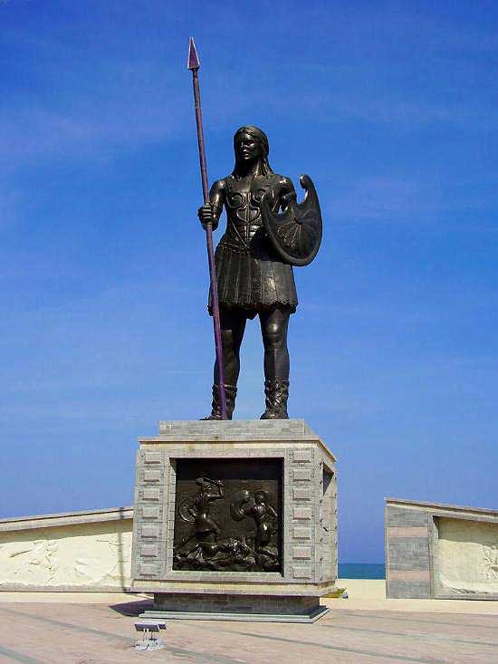 2amazon-kadin-heykeli