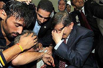 davutoglu-tears-gaza-visit-nationalturk-04551