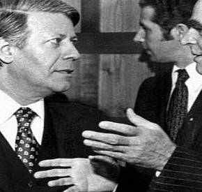 ΓΙΑ ΝΑ ΜΑΘΑΙΝΟΥΝ …ΟΙ ΝΕΟΤΕΡΟΙ! Τι είχε απαντήσει ο Κωνσταντίνος Καραμανλής στον γερμανό καγκελάριο&nbsp;Σμιτ!