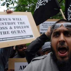 Απρόσκλητοι ισλαμιστές σε χριστιανικά ιδρύματα της Νορβηγίας απαιτούν την αποκαθήλωση των σταυρών και των&nbsp;εικόνων!