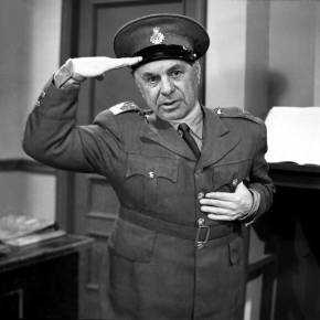 Σκηνές από ταινία δράσης στην Κομοτηνή: Έντυσαν τον υπουργό Αγροτικής Ανάπτυξης Β. Αποστόλου αστυνομικό για να φύγει; 