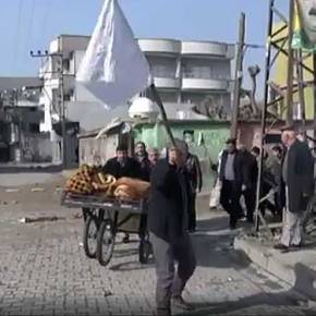 Πυροβολούν Κούρδους που έχουν σηκώσει λευκή σημαία!&nbsp;(Βίντεο)