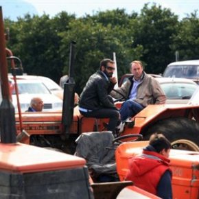 Αττική: Βγήκαν τα τρακτέρ και απειλούν να κλείσουν τον δρόμο προς το Ελευθέριος Βενιζέλος  Κλιμάκωση των&nbsp;κινητοποιήσεων