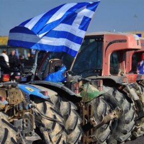 Οι αγρότες κλείνουν τη Μαρκοπούλου αποκλείοντας το Ελευθέριος&nbsp;Βενιζέλος