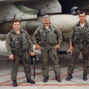 «ΕΥΚΟΛΑ ΘΑ ΤΟΥΣ ΕΙΧΑΜΕ ΣΤΕΙΛΕΙ ΣΤΟ ΠΑΤΟ ΤΗΣ ΘΑΛΑΣΣΑΣ ΚΑΘΩΣ ΚΑΤΕΒΑΙΝΑΝ ΑΠΟ ΤΑ ΔΑΡΔΑΝΕΛΙΑ»!Συγκλονιστική μαρτυρία: «Ετσι θα βυθίζαμε τον τουρκικό Στόλο στα Ιμια» – Για πρώτη φορά μιλά ο αρχηγός του Σμήνους προσβολής των A-7Η&nbsp;Corsair!