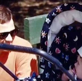 Ο Υιός του Χριστόδουλου Καραθανάση που «έπεσε» στα ΙΜΙΑ μιλά πρώτη φορά για τον Ήρωα Πατέρα&nbsp;του