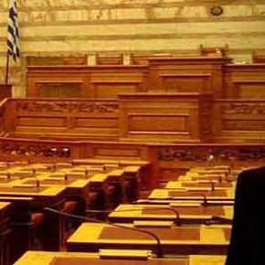 “ΒΑΣΙΛΙΑΣ” ΚΑΙ ΣΤΡΑΤΗΓΟΙ ΠΕΡΙΜΕΝΟΥΝ ΜΕ ΤΟ ΟΠΛΟ ΠΑΡΑ&nbsp;ΠΟΔΑ