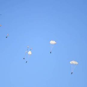 Πολεμικός πυρετός: Οι Τούρκοι μεταφέρουν Firtina από τον Έβρο στην Συρία – Η Ρωσία απαντά με 10.000 αλεξιπτωτιστές (vid,&nbsp;φωτό)