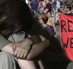 ΠΑΝΙΚΟΣ ΣΤΗ ΒΙΕΝΝΗ: Ιρακινός μετανάστης βίασε 10χρονο αγοράκι σε&nbsp;πισίνα