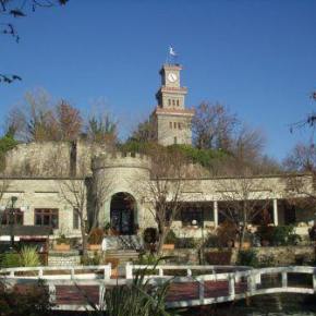 Απίστευτο :Bλαχοδήμαρχος παρέδωσε το Ιστορικό Φρούριο των Τρικάλων στους «λαθροπρόσφυγες» «