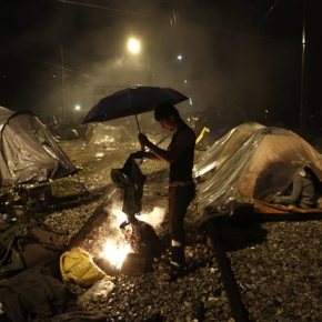 Εφιαλτικές συνθήκες για χιλιάδες πρόσφυγες στην Ειδομένη- Ζουν σε πλημμυρισμένες σκηνές – Βρέχει&nbsp;ασταμάτητα