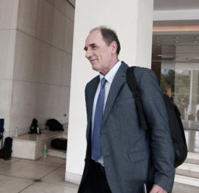 ΟΡΓΙΑΖΟΥΝ ΤΑ ΣΕΝΑΡΙΑ ΓΙΑ ΤΗΝ ΞΑΦΝΙΚΗ ΑΠΟΧΩΡΗΣΗ ΣΤΑΘΑΚΗ: Άφησε σύξυλο το κουαρτέτο και&nbsp;έφυγε