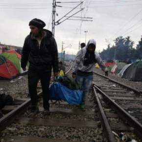 «Η Ελλάδα είναι ωραία αλλά δεν έχει λεφτά να μας χτίσει σπίτια και να μας πληρώνει&nbsp;επιδόματα»