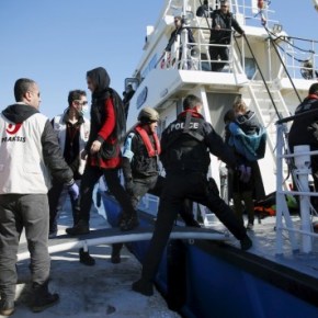 “Βόμβα” Spiegel: Η Γερμανία αποφασίζει και… διατάζει! Σκάφη της Frontex έχουν εντολή να παραδίδουν τους πρόσφυγες στην Ελλάδα, όχι στην&nbsp;Τουρκία!