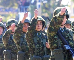 Οι γυναίκες στο στρατό: Τρεις γυναίκες που υπηρετούν στις ελληνικές ένοπλες δυνάμεις περιγράφουν την εμπειρία&nbsp;τους