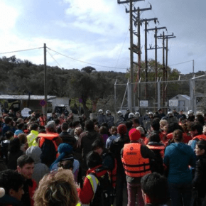 Λέσβος: Ένταση και επεισόδια έξω από το Hotspot της&nbsp;Μόριας