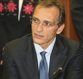 ΚΑΤΑΙΓΙΣΤΙΚΕΣ ΕΞΕΛΙΞΕΙΣ! Ένταλμα σύλληψης για τον Μπόμπολα – Ποιο είναι το σκάνδαλο της&nbsp;Κύπρου