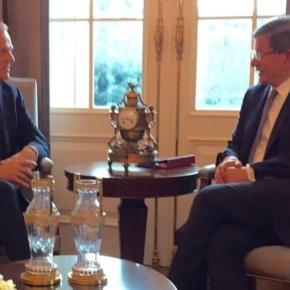 Τουσκ σε Νταβούτογλου: Πρέπει να εξαλειφθούν οι προσφυγικές ροές Χωρίς να υπάρξει συμφωνία για τον έλεγχο των προσφυγικών ροών, ολοκληρώθηκε η συνάντηση του προέδρου του Ευρωπαϊκού Συμβουλίου με τον Τουρκο&nbsp;πρωθυπουργό.