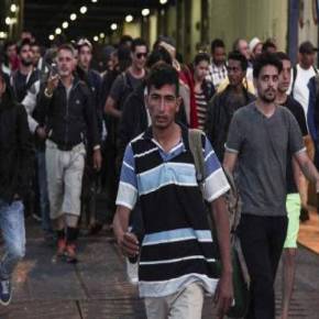 Πάνω από 2.500 λάθρο – πρόσφυγες στο λιμάνι του Πειραιά – Τους μεταφέρουν σε κέντρα διαμονής&nbsp;–