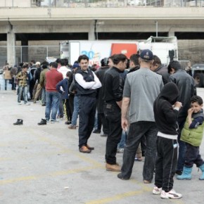 Φυλλάδια για να αποχωρήσουν από το λιμάνι του&nbsp;Πειραιά