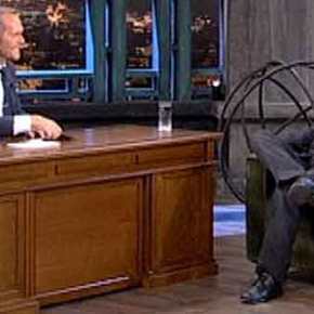 Η κατρακύλα συνεχίζεται – Διαφημίζοντας το Ρωχάμη με ένα κοινό να χειροκροτά τις&nbsp;παρανομίες