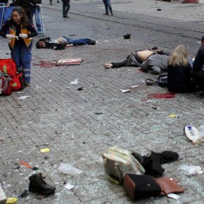 Τουρκία: Καμικάζι σκόρπισε το θάνατο στην πλατεία Ταξίμ! Φρικιαστικό βίντεο! Η στιγμή που ο καμικάζι ανατινάζεται και σκορπά το θάνατο! ΠΡΟΣΟΧΗ, ΣΚΛΗΡΕΣ&nbsp;ΕΙΚΟΝΕΣ