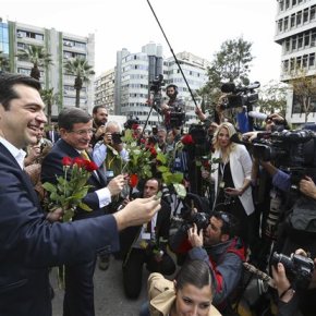 Σμύρνη: Η εφαρμογή των συμφωνιών για τις προσφυγικές ροές στη συνάντηση Νταβούτογλου – Τσίπρα Στο 4ο Ανώτατο Συμβούλιο Συνεργασίας Ελλάδας-Τουρκίας
