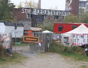 ΑΡΙΣΤΕΡΟΙ “ΑΝΤΙΦΑ” ΑΡΝΟΥΝΤΑΙ ΝΑ ΠΑΡΑΔΩΣΟΥΝ ΤΟΝ ΥΠΟ ΚΑΤΑΛΗΨΗ ΧΩΡΟ ΠΟΥ ΜΕΝΟΥΝ, ΓΙΑ ΝΑ ΜΕΙΝΟΥΝ ΜΕΣΑ “ΠΡΟΣΦΥΓΕΣ”!&nbsp;(ΒΙΝΤΕΟ)