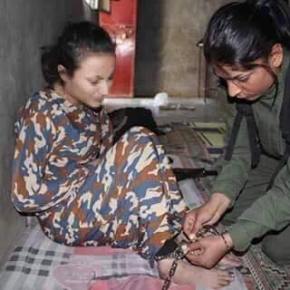 Κούρδισσα του YPJ απελευθερώνει Γιεζίντι σκλάβα των&nbsp;τζιχαντιστών