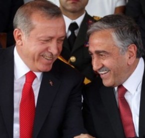 ΤΙΝΑΖΕΙ ΣΤΟΝ ΑΕΡΑ ΤΙΣ ΣΥΝΟΜΙΛΙΕΣ Ο ΑΚΙΝΤΖΙ: Θέτει απίστευτες αξιώσεις για ΑΟΖ,&nbsp;αποζημιώσεις