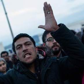 ΠΡΟΚΑΛΕΙ ΠΡΟΒΛΗΜΑΤΙΣΜΟ Η ΑΓΟΡΑ ΟΠΛΩΝ ΤΩΝ ΕΛΛΗΝΩΝ ΚΑΙ ΔΕΝ ΠΡΟΚΑΛΕΙ ΠΡΟΒΛΗΜΑΤΙΣΜΟ Η ΠΑΡΑΝΟΜΗ ΚΑΤΟΧΗ ΜΑΧΑΙΡΙΩΝ ΑΠΟ ΤΟΥΣ&nbsp;ΠΡΟΣΦΥΓΕΣ;;;