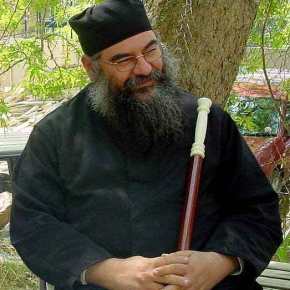 Ο ΙΕΡΑΡΧΗΣ ΠΟΥ ΤΑ ΛΕΕΙ ΣΤΑΡΑΤΑ, ΟΤΑΝ ΟΙ ΑΛΛΟΙ ΠΑΙΖΟΥΝ ΤΟΝ ΤΗΛΕΟΠΤΙΚΟ «ΑΣΤΕΡΑ»!&nbsp;(βίντεο)