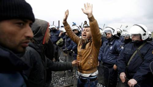 kazani-pou-brazei-i-eidomeni---dixasmenoi-oi-prosfuges_w_hr