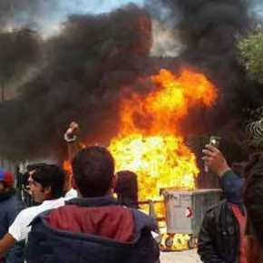 ΕΞΕΓΕΡΣΗ ΜΕΤΑΝΑΣΤΩΝ ΣΤΗ ΜΟΡΙΑ! Επίθεση στον Μουζάλα – Σοβαρά επεισόδια με φωτιές, πετροπόλεμο και χημικά! – Πληροφορίες για τραυματίες (ΦΩΤΟ &&nbsp;ΒΙΝΤΕΟ)